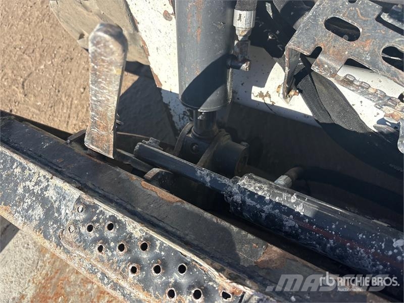 Bobcat S590 Мини-погрузчики