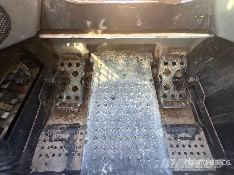 Bobcat S590 Мини-погрузчики