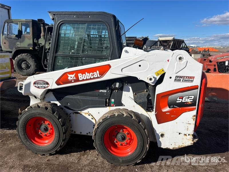 Bobcat S62 Two-Speed Skid Steer Loader Mini Pale Gommate