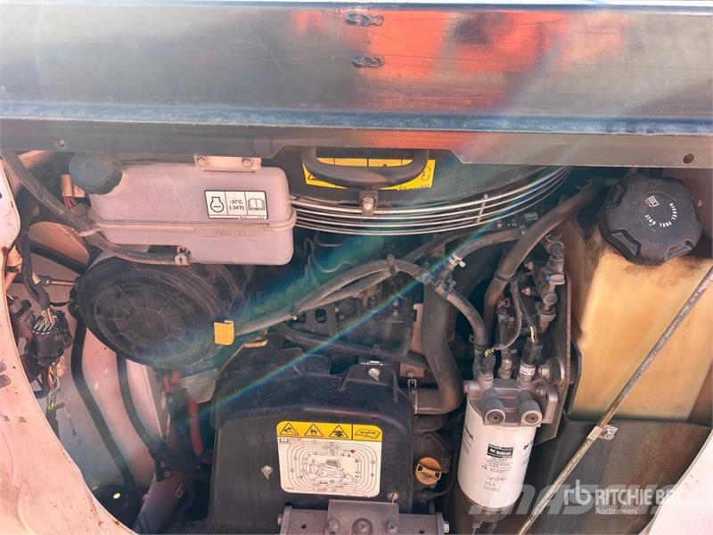 Bobcat S62 Two-Speed Skid Steer Loader Mini Pale Gommate
