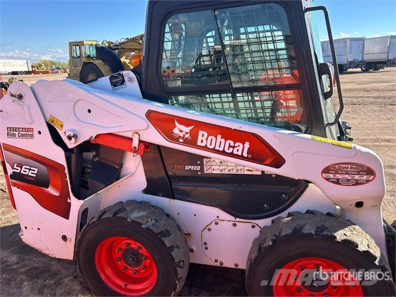 Bobcat S62 Two-Speed Skid Steer Loader Mini Pale Gommate