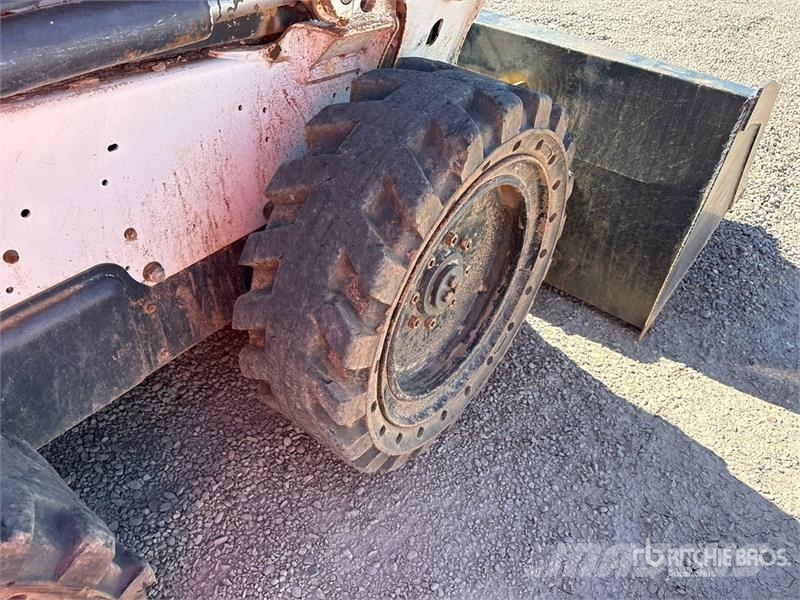 Bobcat S630 لوادر انزلاقية التوجيه