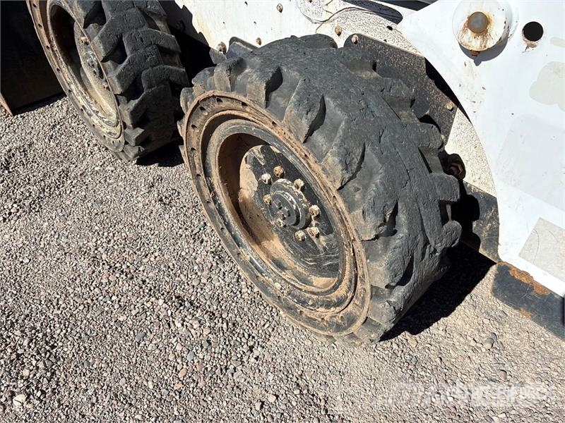 Bobcat S630 لوادر انزلاقية التوجيه