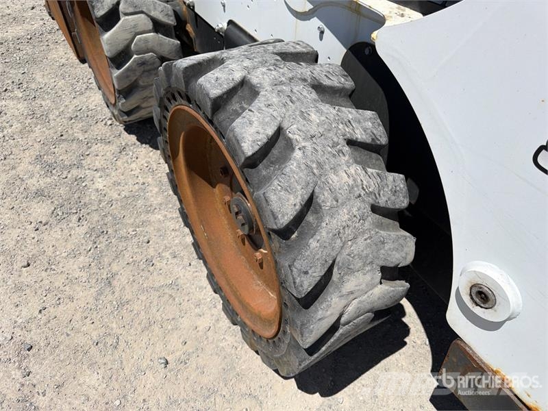 Bobcat S740 Skid steer mini nakladalci