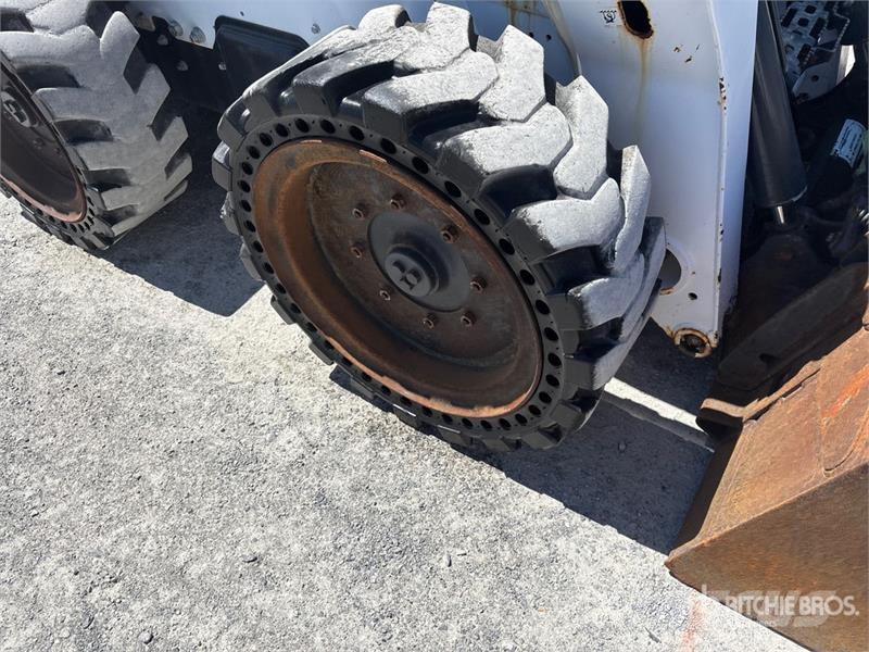 Bobcat S740 Skid steer mini nakladalci