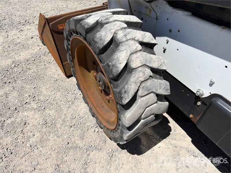 Bobcat S740 Skid steer mini nakladalci