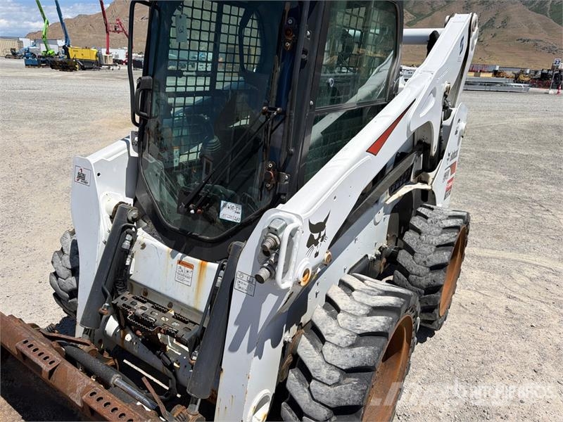 Bobcat S740 Skid steer mini nakladalci