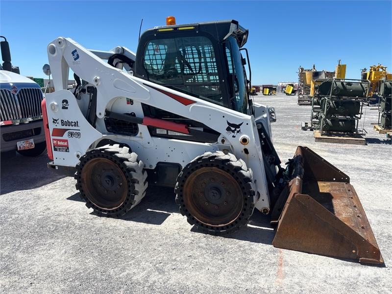 Bobcat S740 Skid steer mini nakladalci