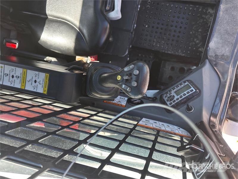 Bobcat S740 Skid steer mini nakladalci