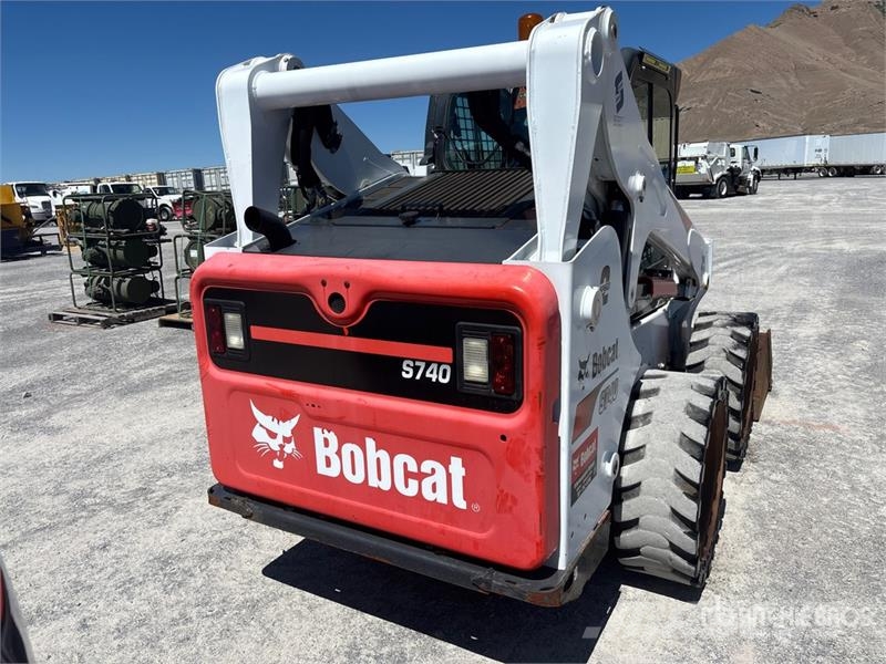 Bobcat S740 Skid steer mini nakladalci