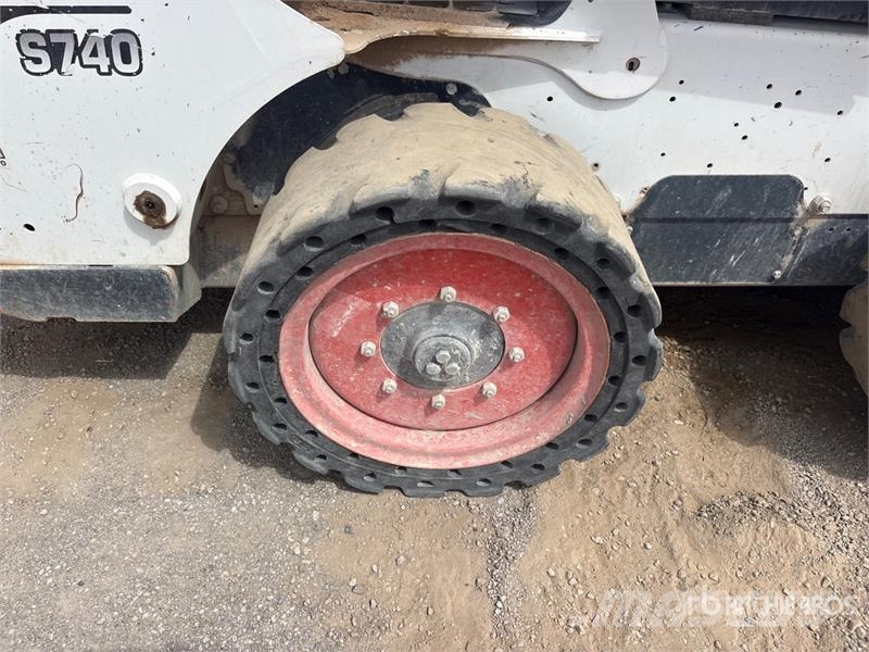 Bobcat S740 Мини-погрузчики