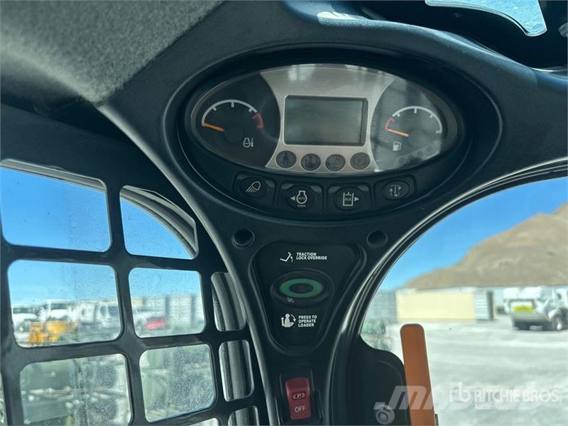 Bobcat S740 Skid steer mini nakladalci