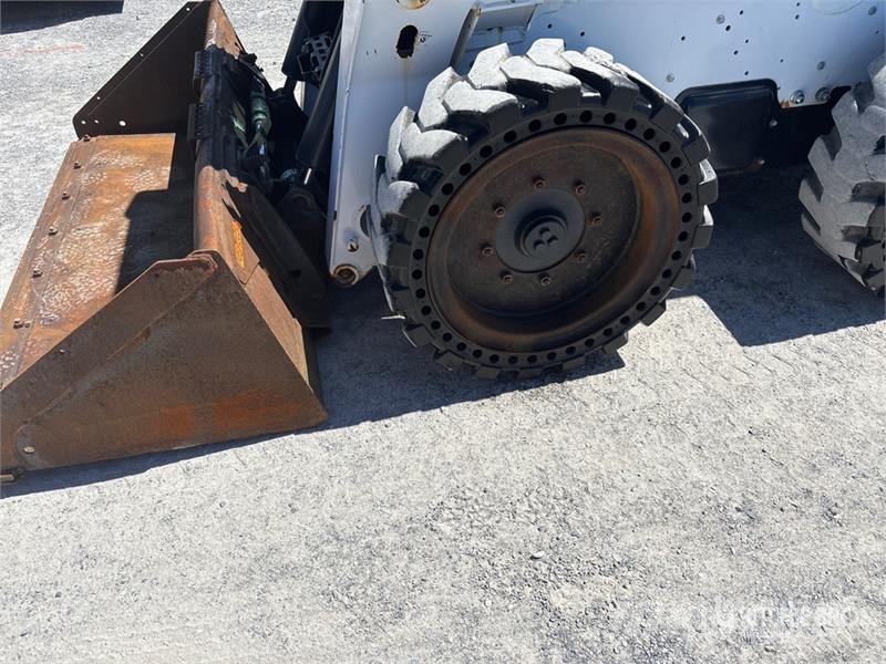 Bobcat S740 Skid steer mini nakladalci