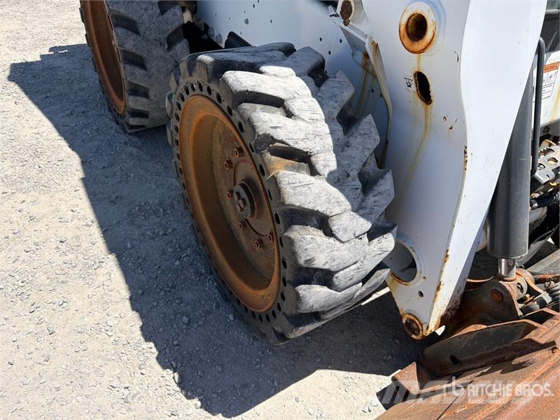 Bobcat S740 Skid steer mini nakladalci