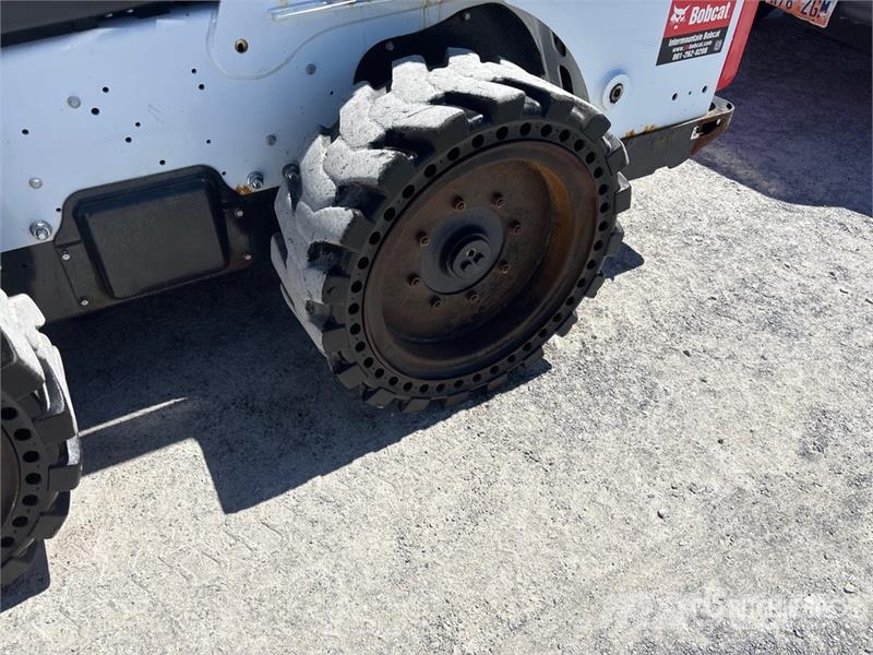 Bobcat S740 Skid steer mini nakladalci