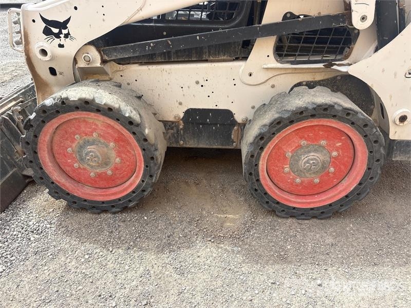 Bobcat S740 Мини-погрузчики