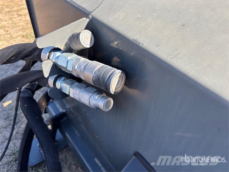 Bobcat SBX240X84 84 in Skid Steer Snowblower Snøfresere
