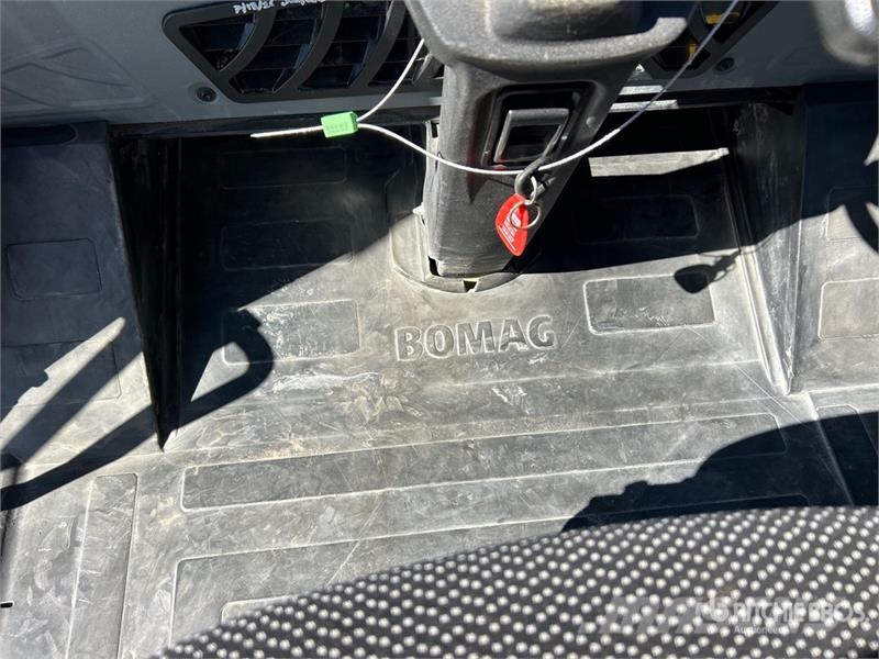 Bomag BW211D-5 Smooth Drum Compactor مداحل أحادية الأسطوانة