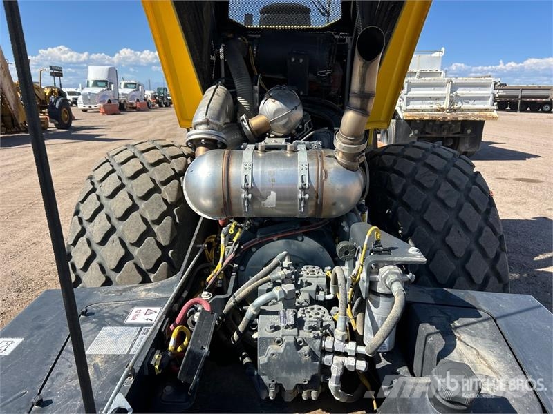 Bomag BW211D-5 Smooth Drum Compactor مداحل أحادية الأسطوانة