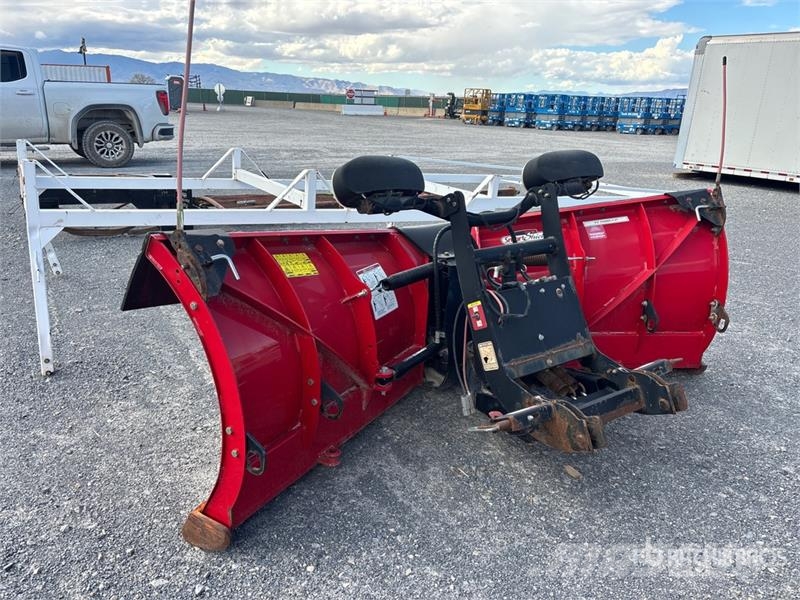 Boss 9 ft Power-V Snow Plow Schneeschilde und -pflüge