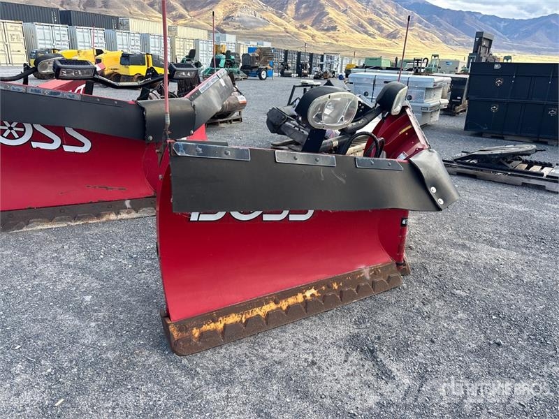 Boss 9 ft Power-V Snow Plow Schneeschilde und -pflüge