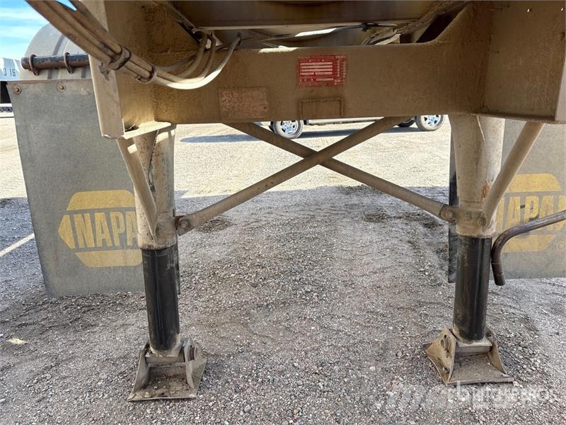 Brenner 5600 gal T/A Vacuum Tanker Trailer مقطورات ذات صهاريج