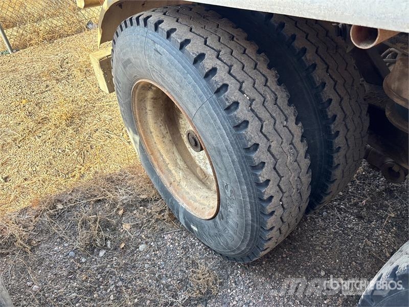 Brenner 5600 gal T/A Vacuum Tanker Trailer مقطورات ذات صهاريج