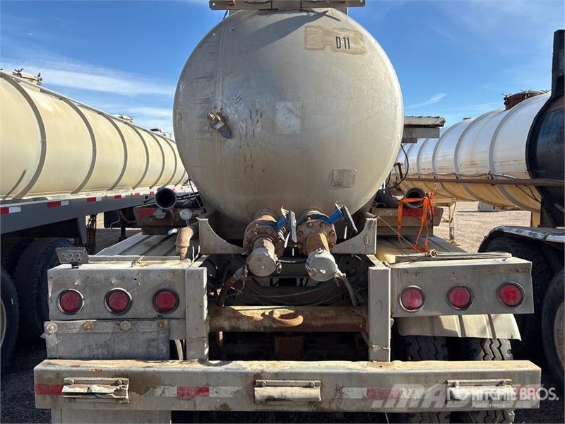 Brenner 5600 gal T/A Vacuum Tanker Trailer مقطورات ذات صهاريج
