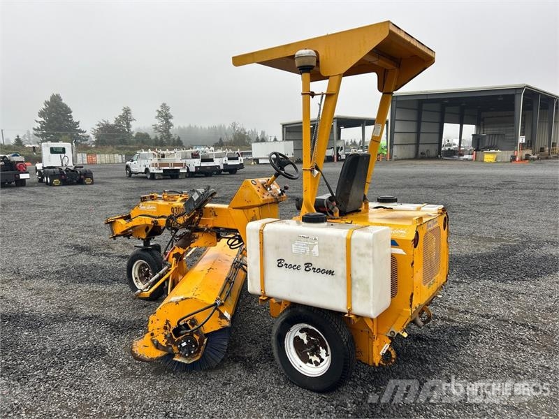 Broce BB250 Self-Propelled Broom Zametacie stroje