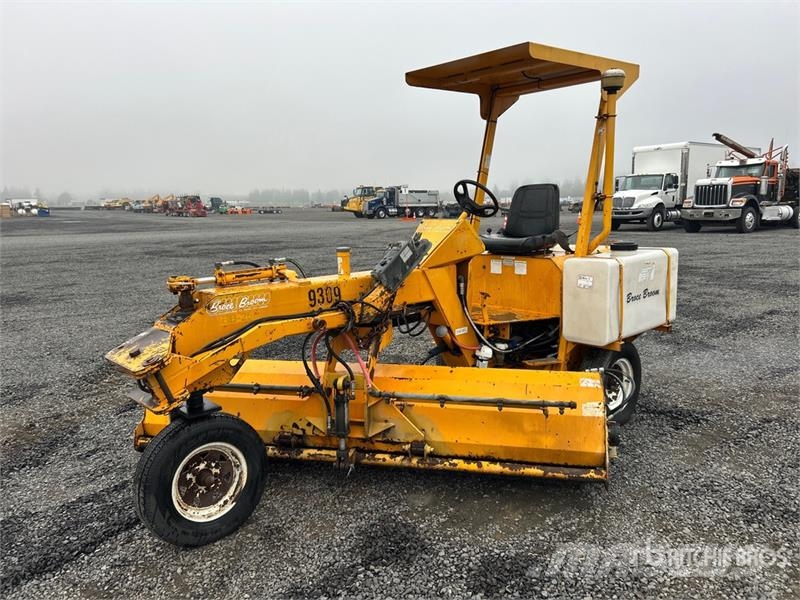 Broce BB250 Self-Propelled Broom Zametacie stroje