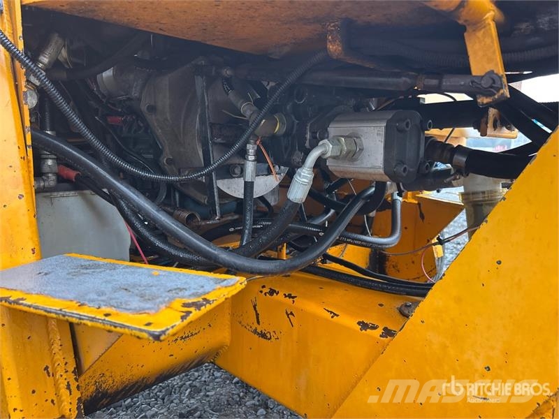 Broce BB250 Self-Propelled Broom Zametacie stroje