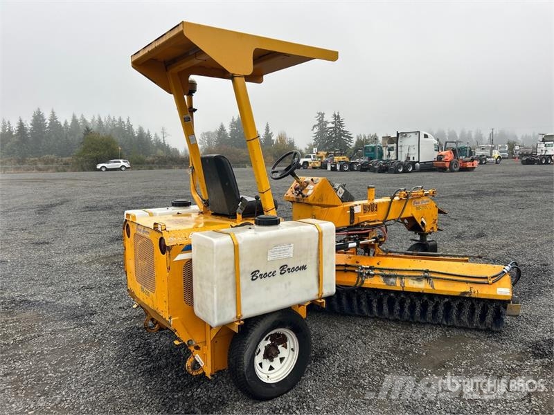 Broce BB250 Self-Propelled Broom Zametacie stroje