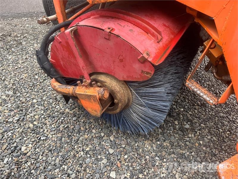 Broce RC300 路面清掃機