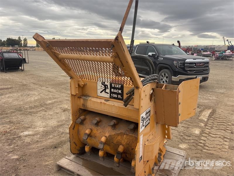 Brown Bear BC283 36 in Mini Skid Steer Mulcher Metsä murskaimet