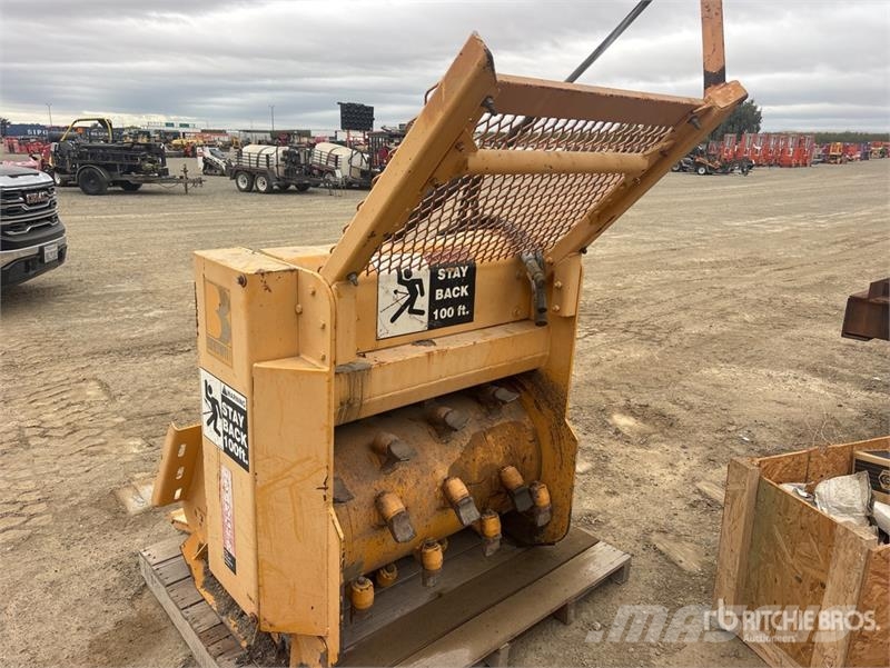 Brown Bear BC283 36 in Mini Skid Steer Mulcher Metsä murskaimet