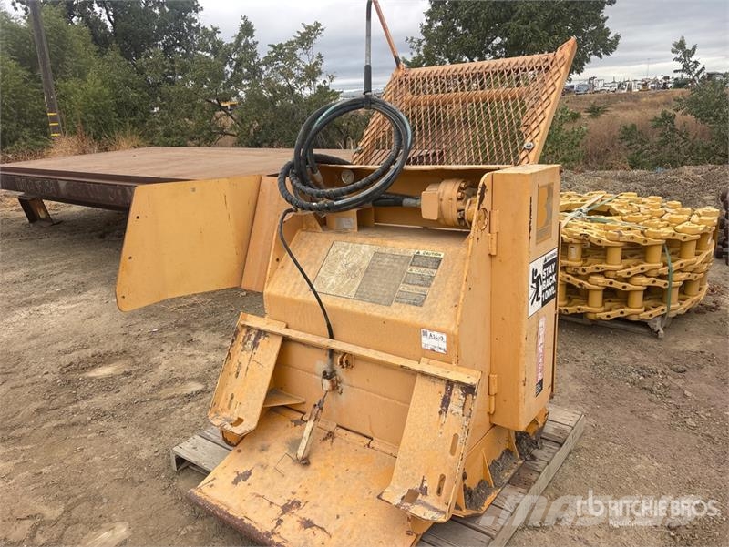 Brown Bear BC283 36 in Mini Skid Steer Mulcher Metsä murskaimet