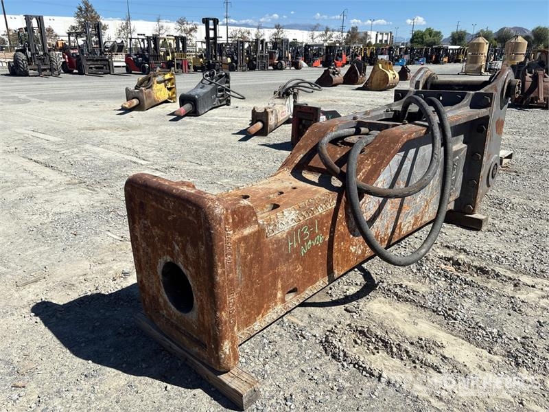 BTI BXR-185 124 in Hydraulic Breaker 브레이커