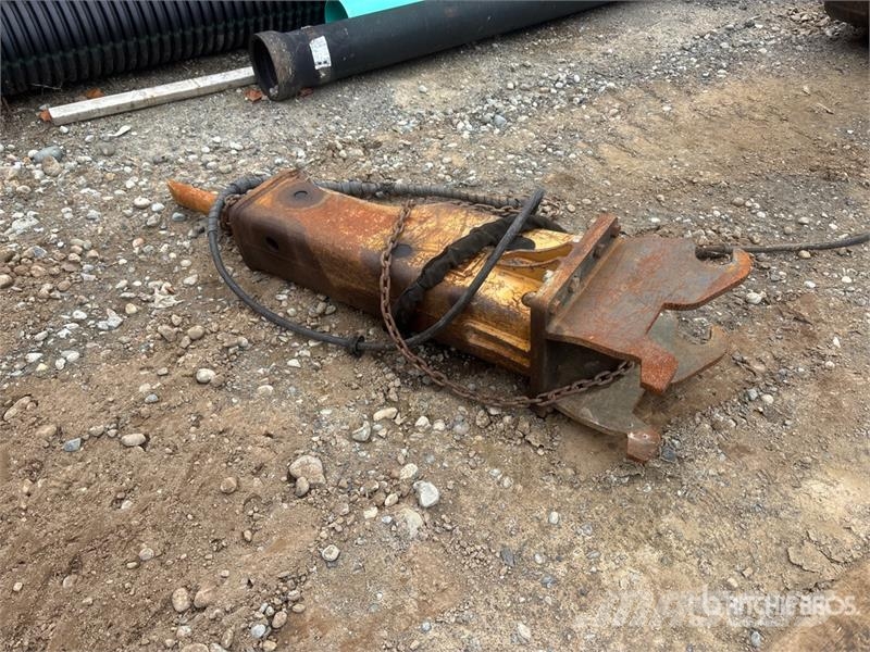 BTI Q/C BX8 Hydraulic Breaker مطارق / كسارات