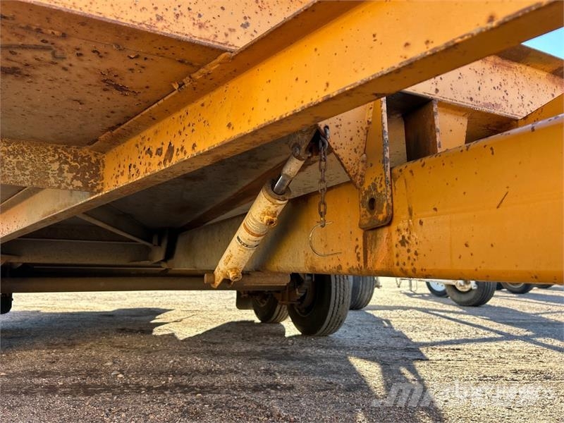 Butler Trailer 18 ft T/A Tilt Deck Trailer 低架裝載車