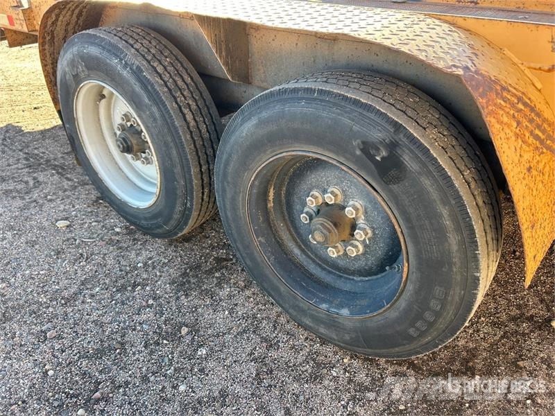 Butler Trailer 18 ft T/A Tilt Deck Trailer 低架裝載車