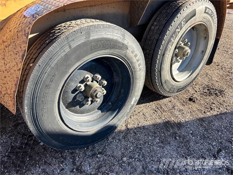 Butler Trailer 18 ft T/A Tilt Deck Trailer 低架裝載車