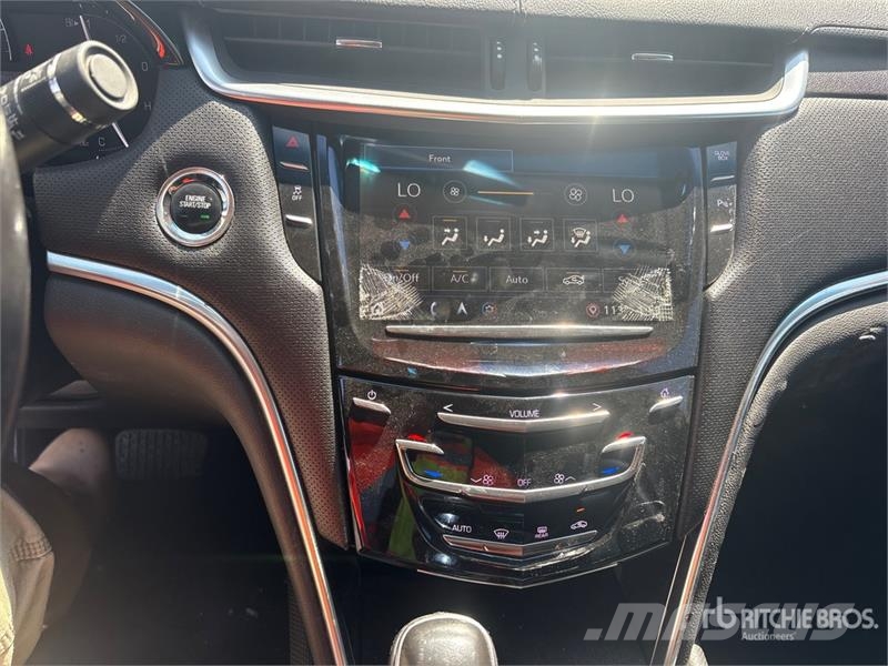 Cadillac XTS 汽车