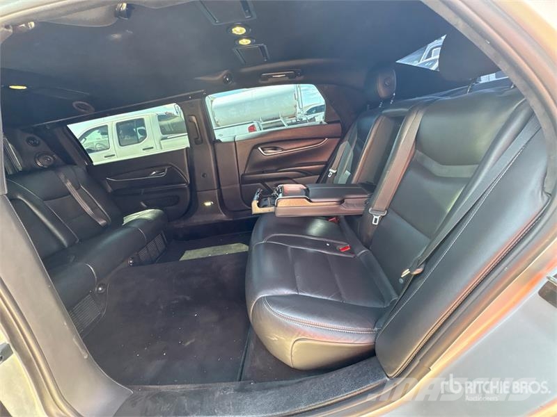 Cadillac XTS 汽车