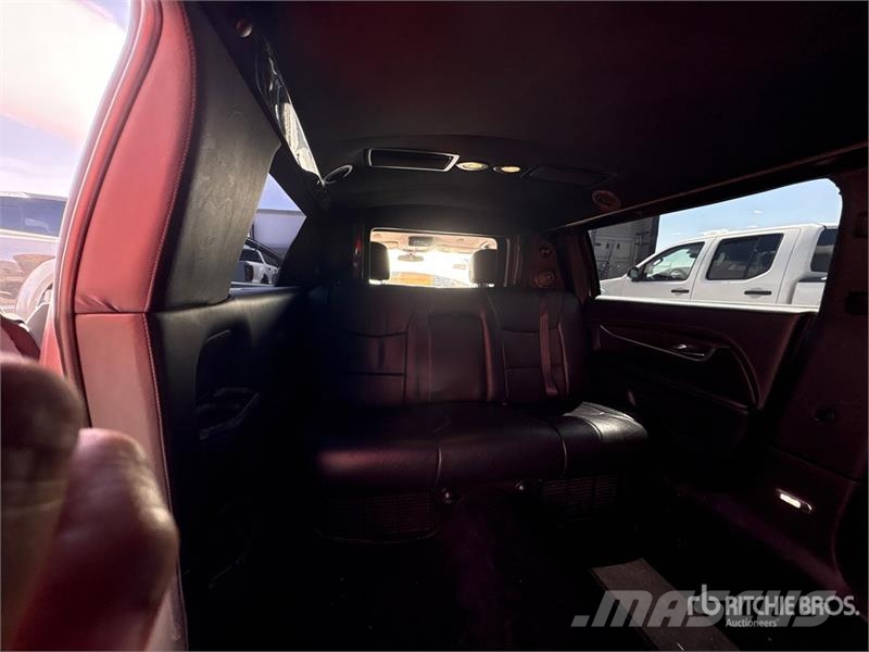 Cadillac XTS 汽车