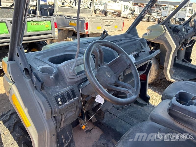Can-am 4x4 Utility Vehicle ماكينات منفعة عامة