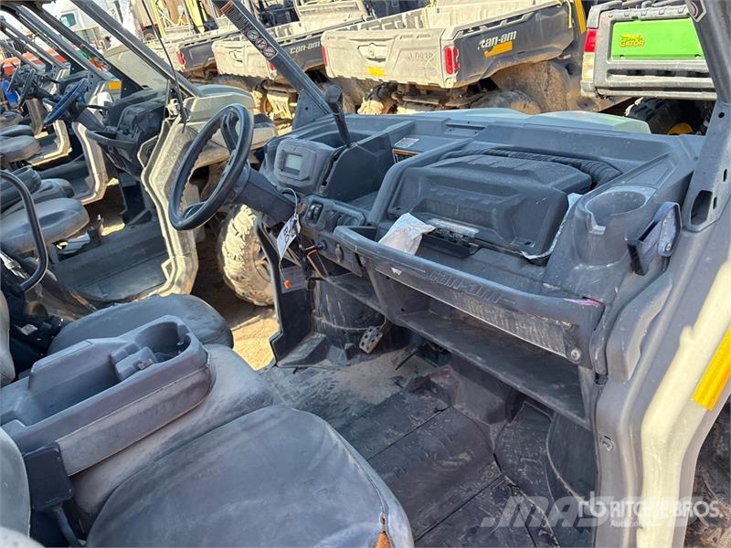 Can-am 4x4 Utility Vehicle ماكينات منفعة عامة