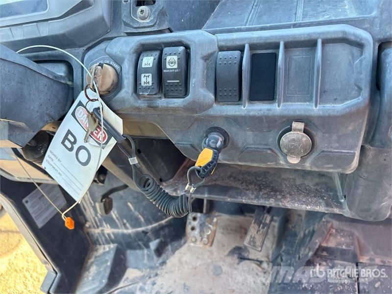 Can-am 4x4 Utility Vehicle ماكينات منفعة عامة