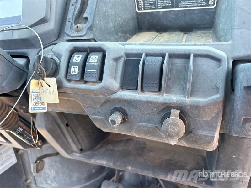 Can-am Defender 4x4 Utility Vehicle ماكينات منفعة عامة