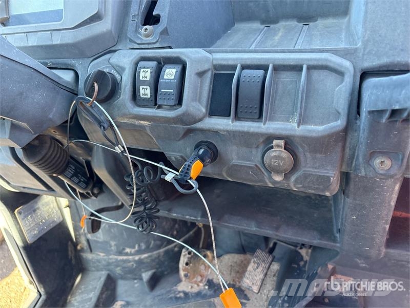Can-am Defender 4x4 Utility Vehicle ماكينات منفعة عامة