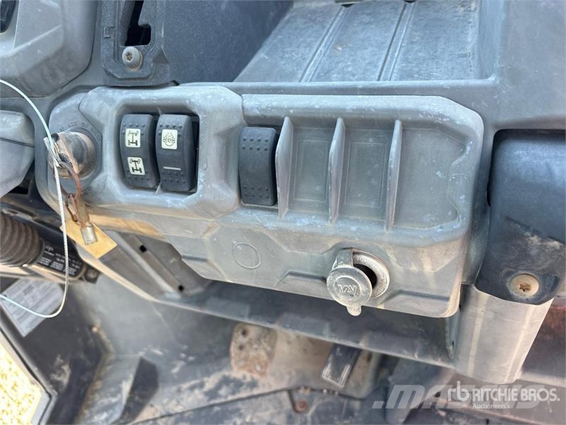 Can-am Defender 4x4 Utility Vehicle ماكينات منفعة عامة